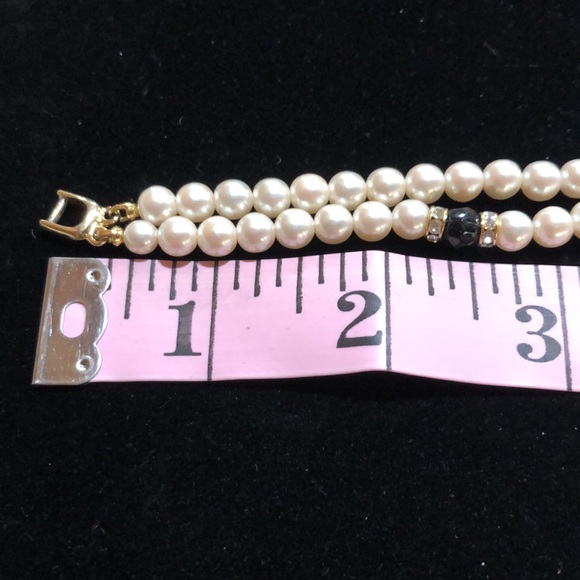 🔥Closet Clear Out🔥 Faux Pearls Necklace & Bracelet Set - Picture 9 of 11
